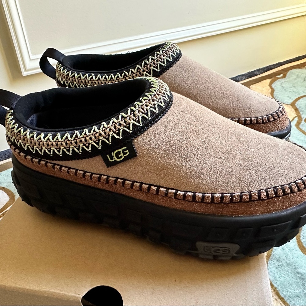 UGG VENTURE DAZE SZ 8 Slip-On Shoes